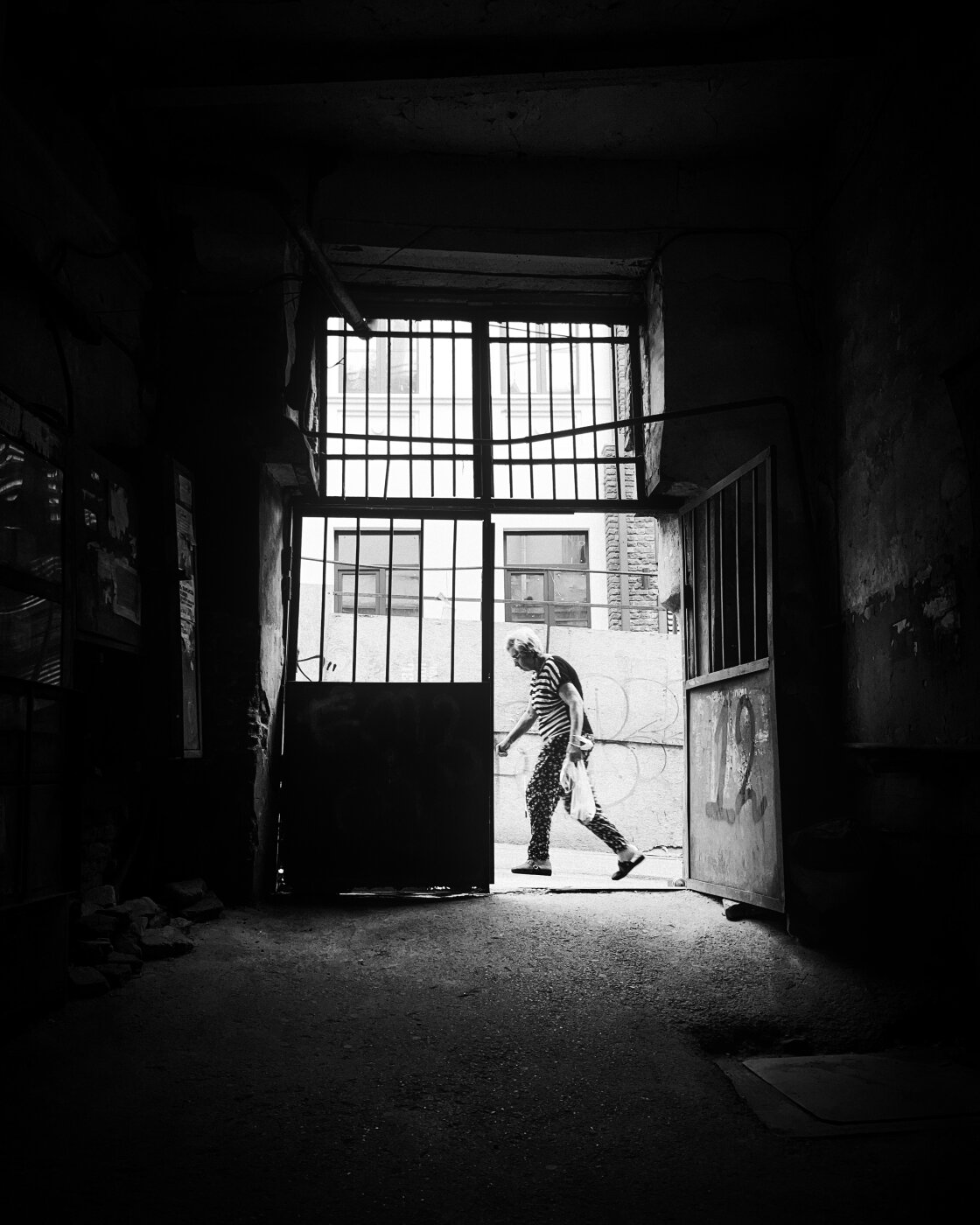 black and white street photography with iPhone no script